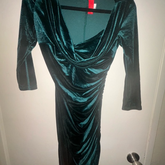 Deadly Dames Pinup Couture Film Noir Dress in Emerald - Picture 3 of 4